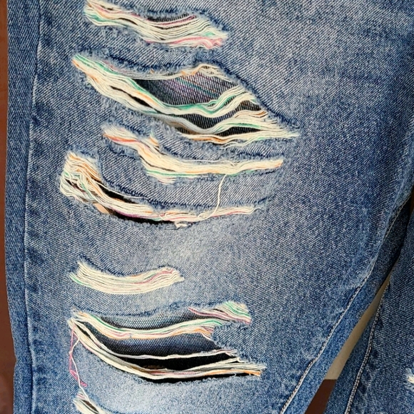 Kancan Rainbow Stitch Destructed Crops - Picture 1 of 10